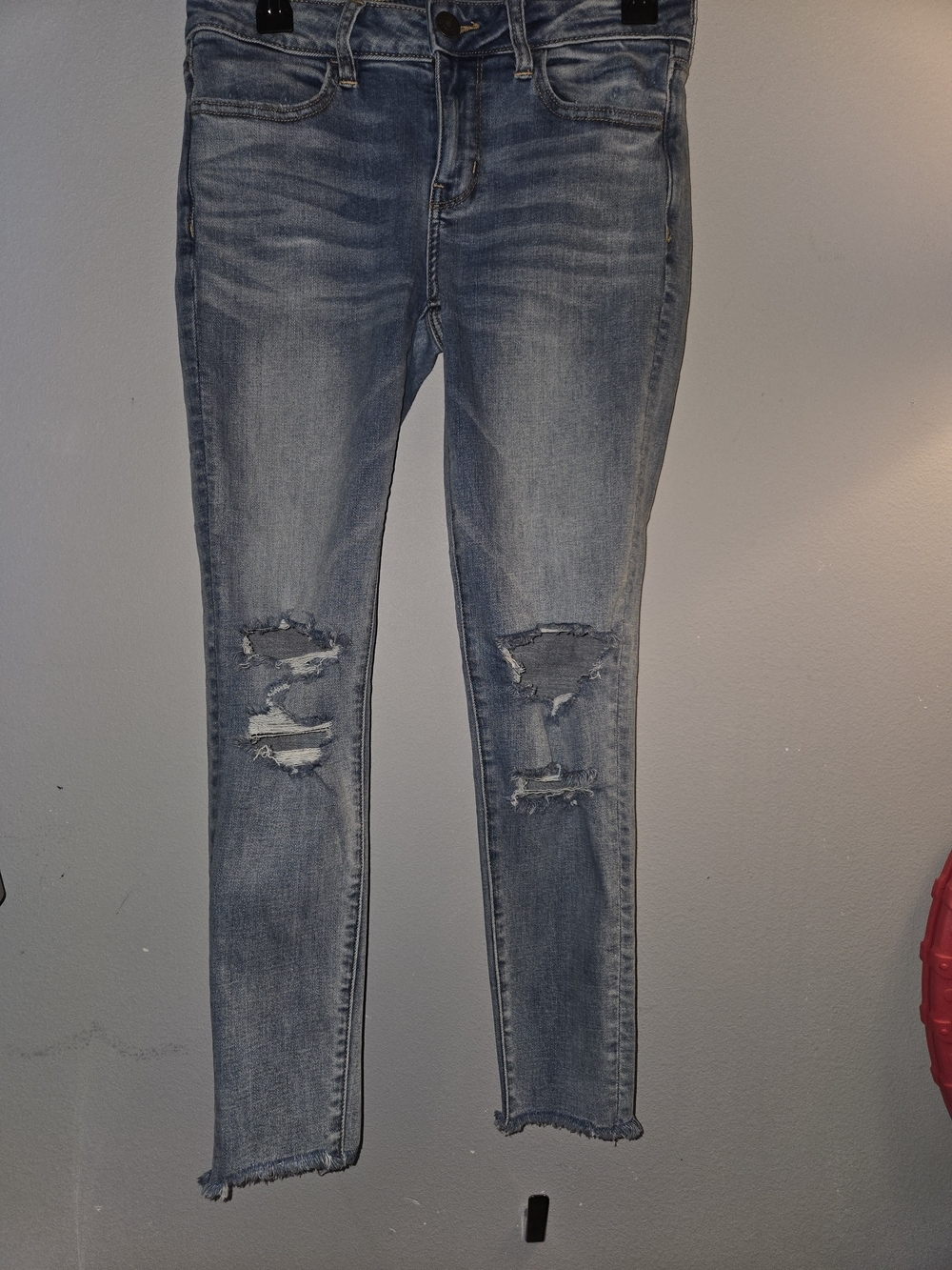 American Eagle Jegging Size 4 Short Distressed Ripped Jeans Raw Hem